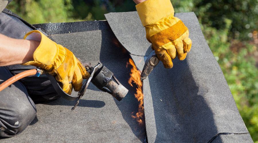 Professional gutter cleaning in Loughman, FL